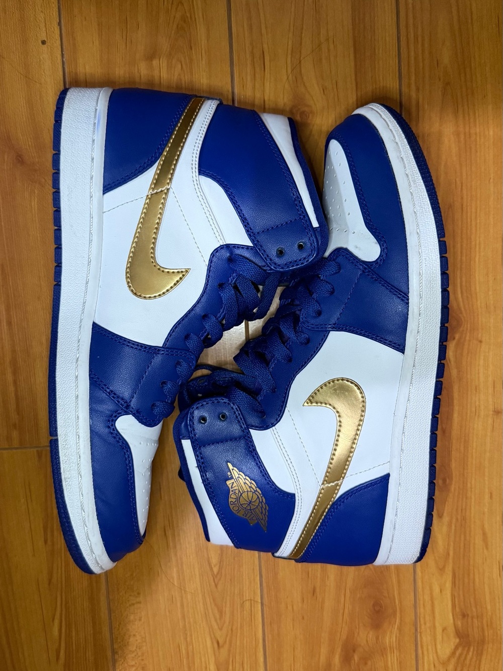 Jordan 1 High Gold Medal size 8